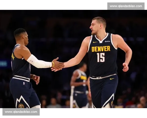 约基奇对决戴维斯巅峰内线博弈重塑NBA季后赛格局走向未来之路